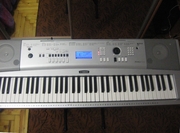 Продам синтезатор Yamaha DGX-230